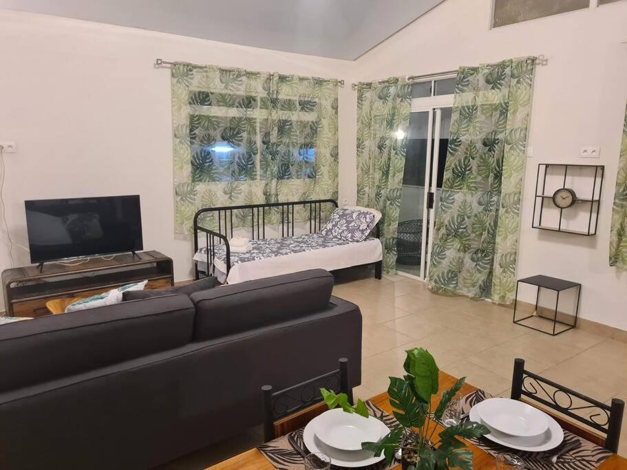 Taharu'U Guest House By The Beach Papara Exterior photo