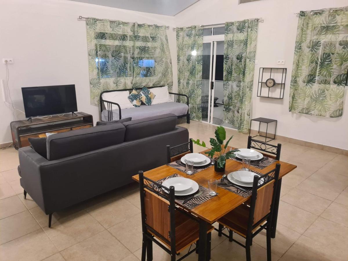 Taharu'U Guest House By The Beach Papara Exterior photo